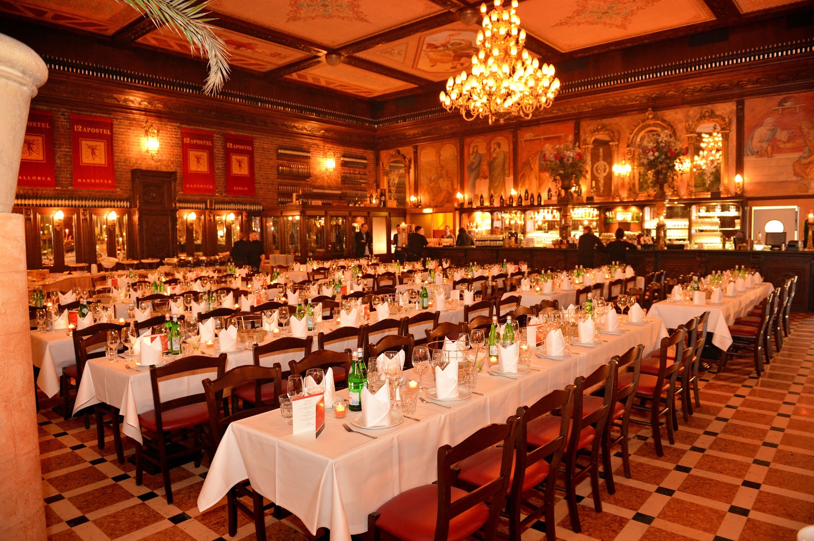 12 Apostel – Restaurant, Veranstaltungsraum & Hochzeitslocation Galerie