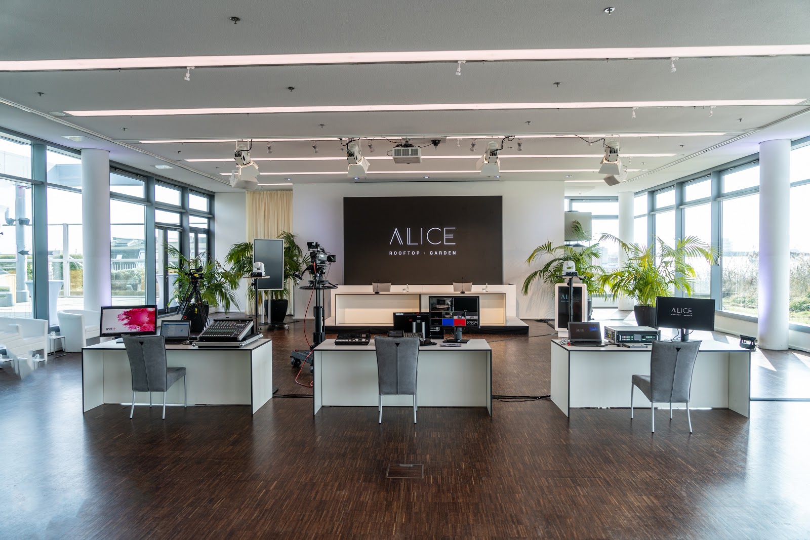 ALICE Rooftop & Garden Galerie