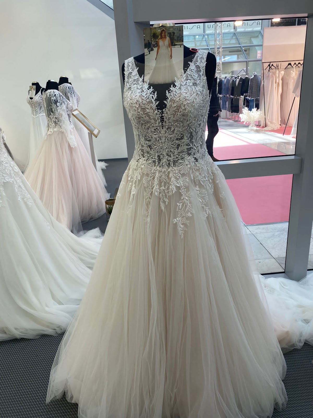 Beautiful CURVY Brides by ALEXA Galerie