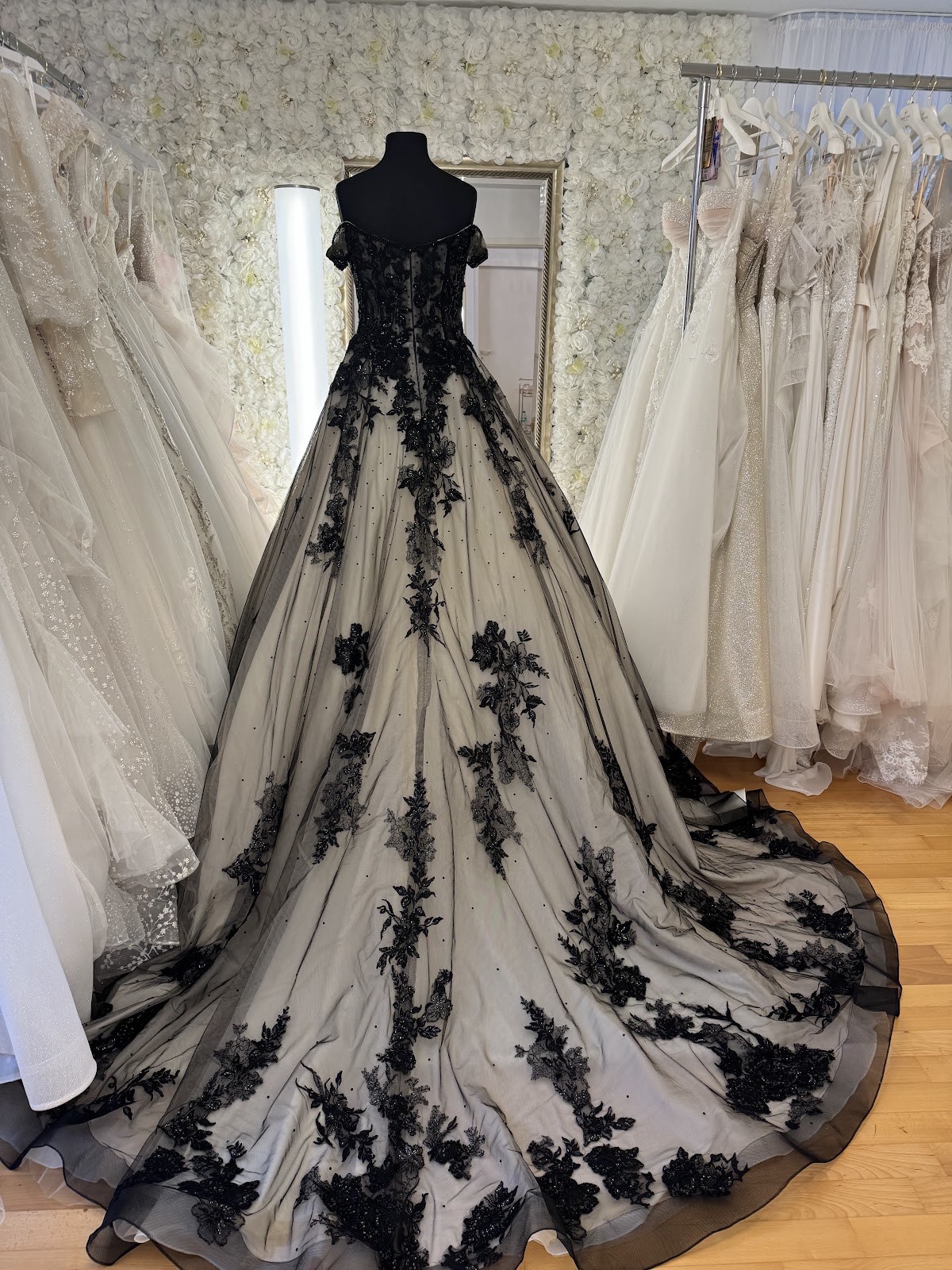 Brautmode Exclusive by Perry Galerie