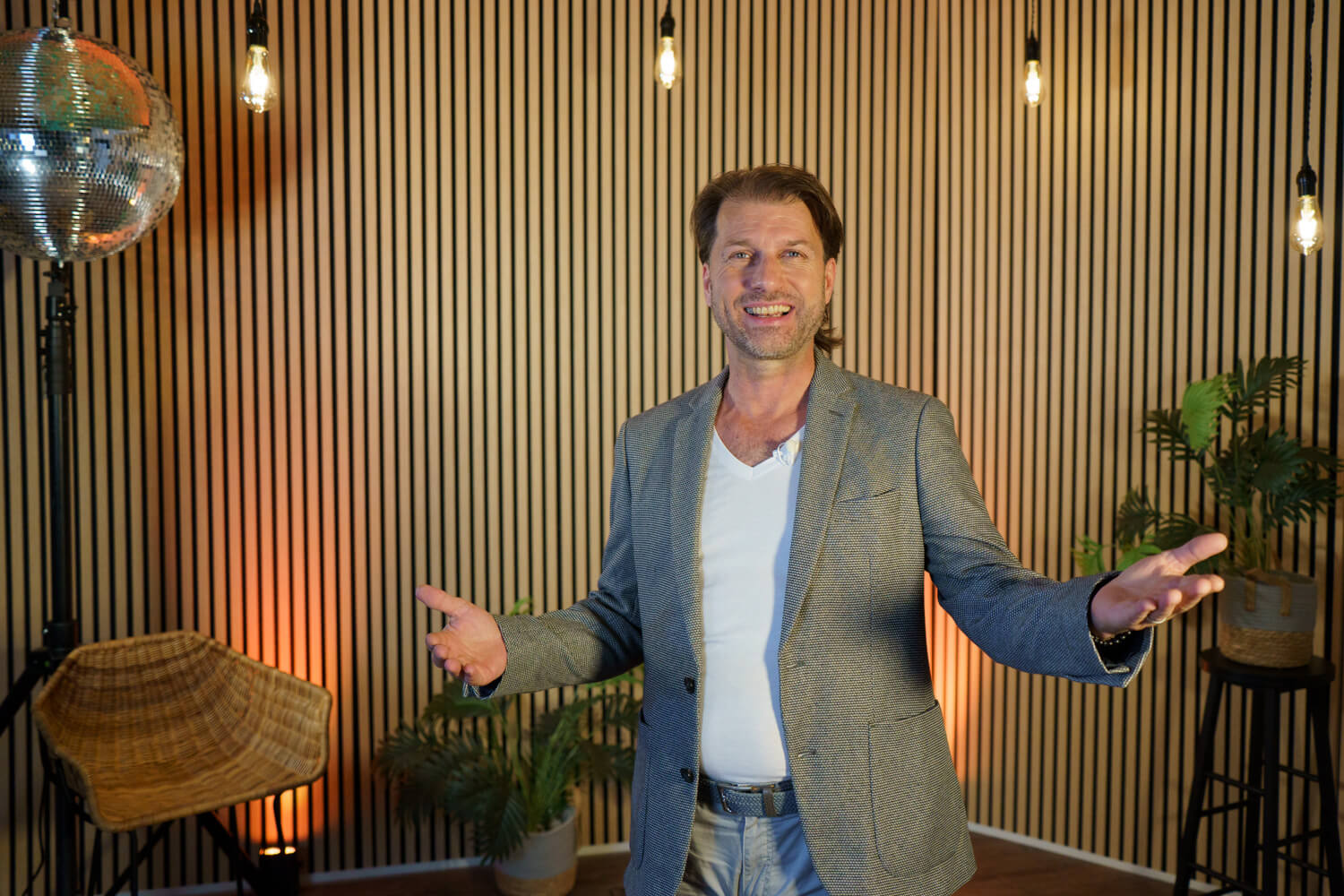 DJ Robbie Hochwind - 01