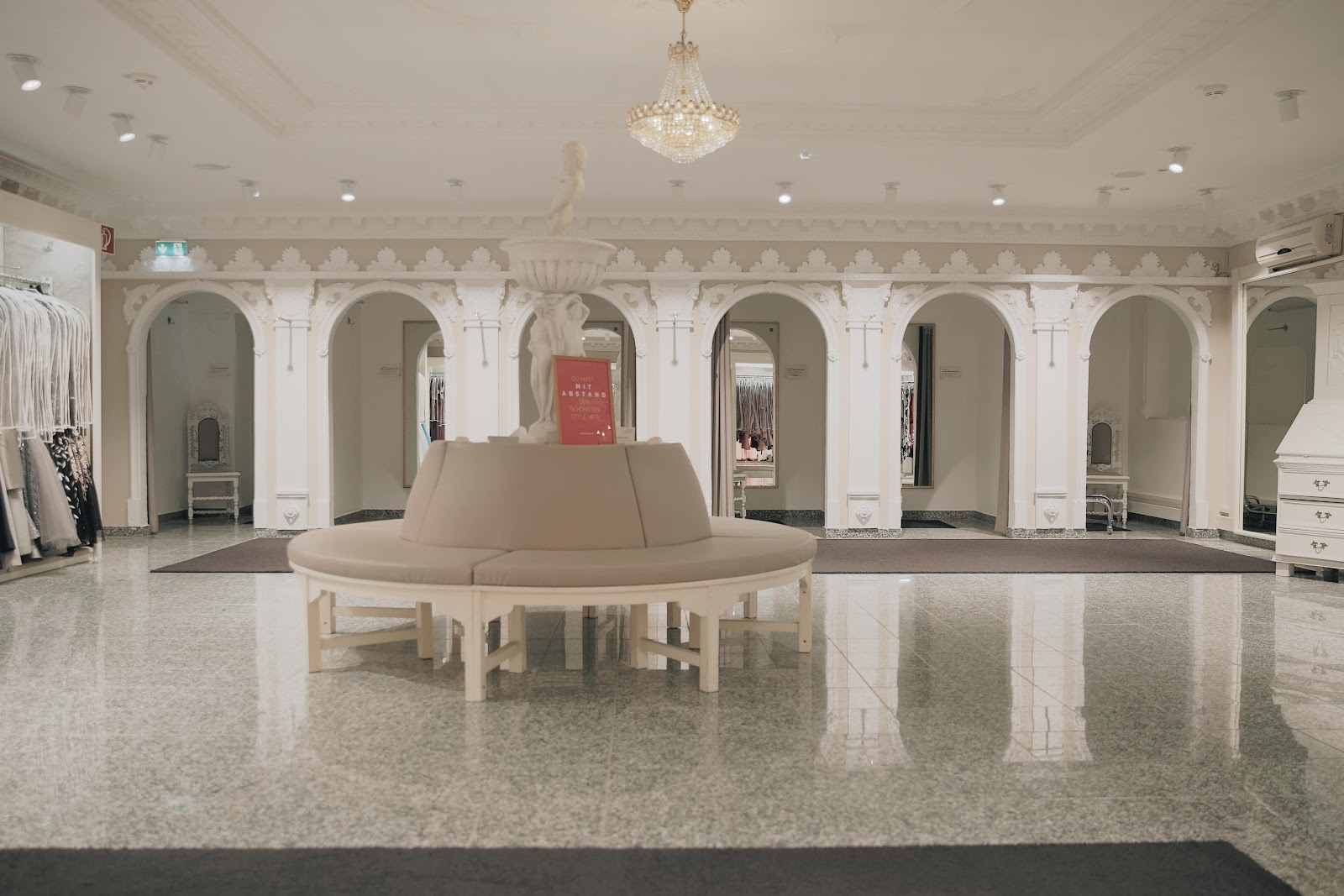 Laue Festgarderobe Galerie