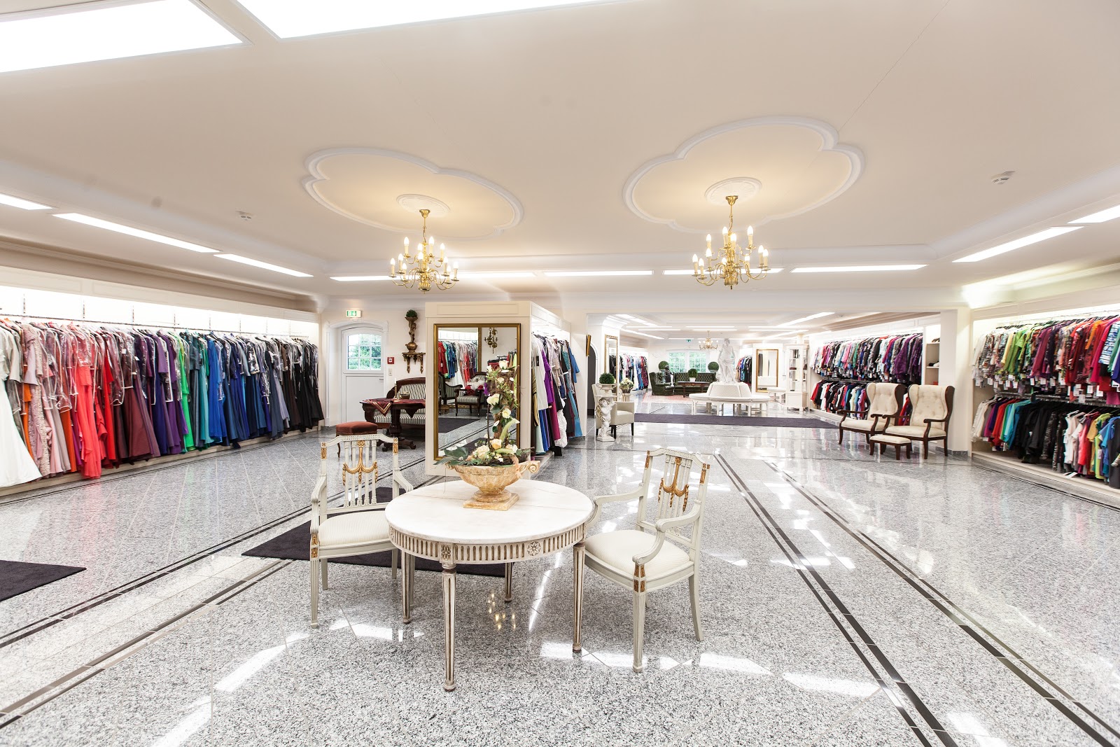 Laue Festgarderobe Galerie