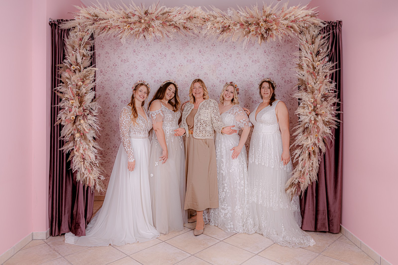 Linie 8 Brautmoden Galerie