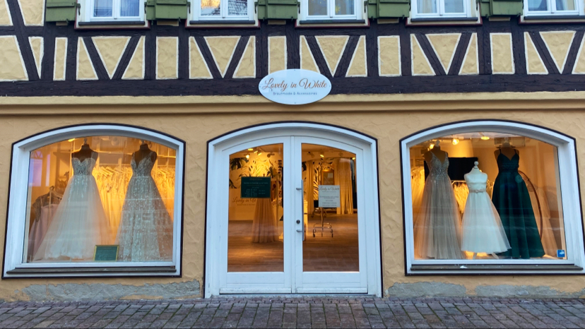 Lovely in White - 01