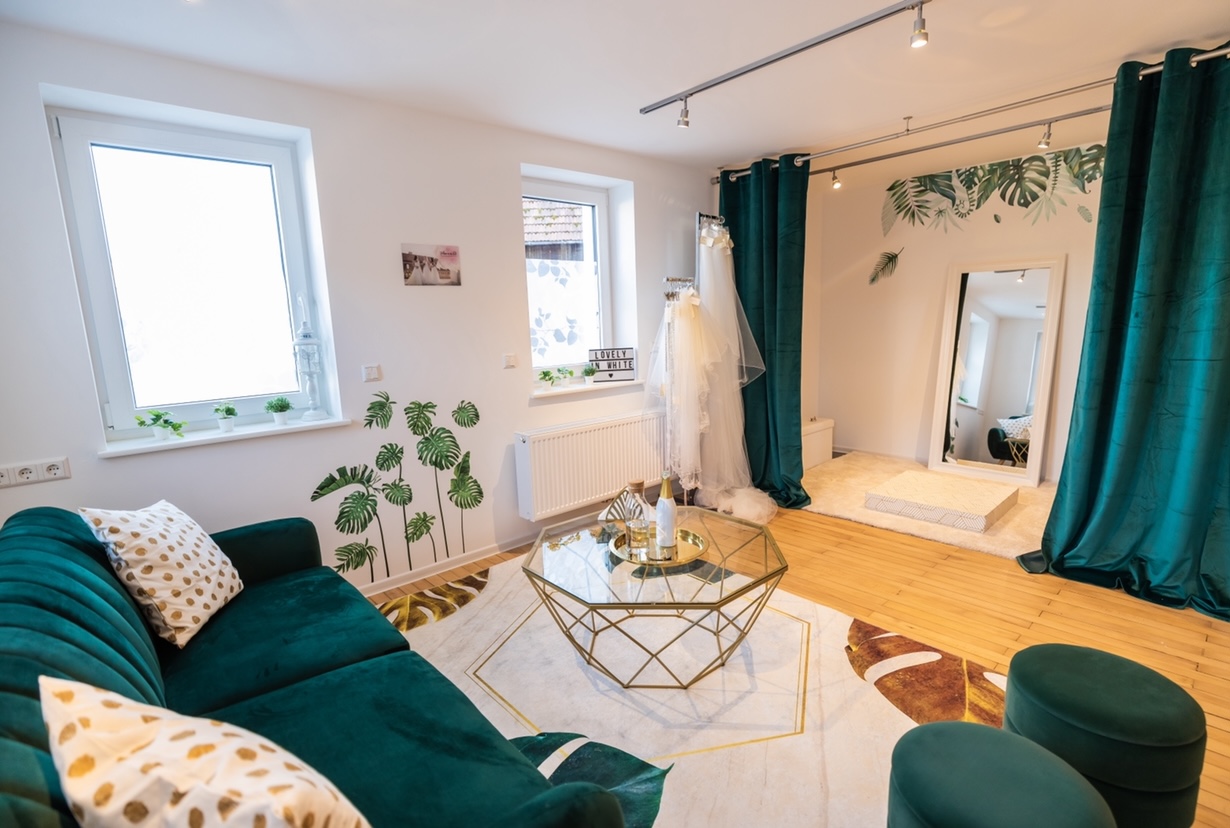 Lovely in White Galerie