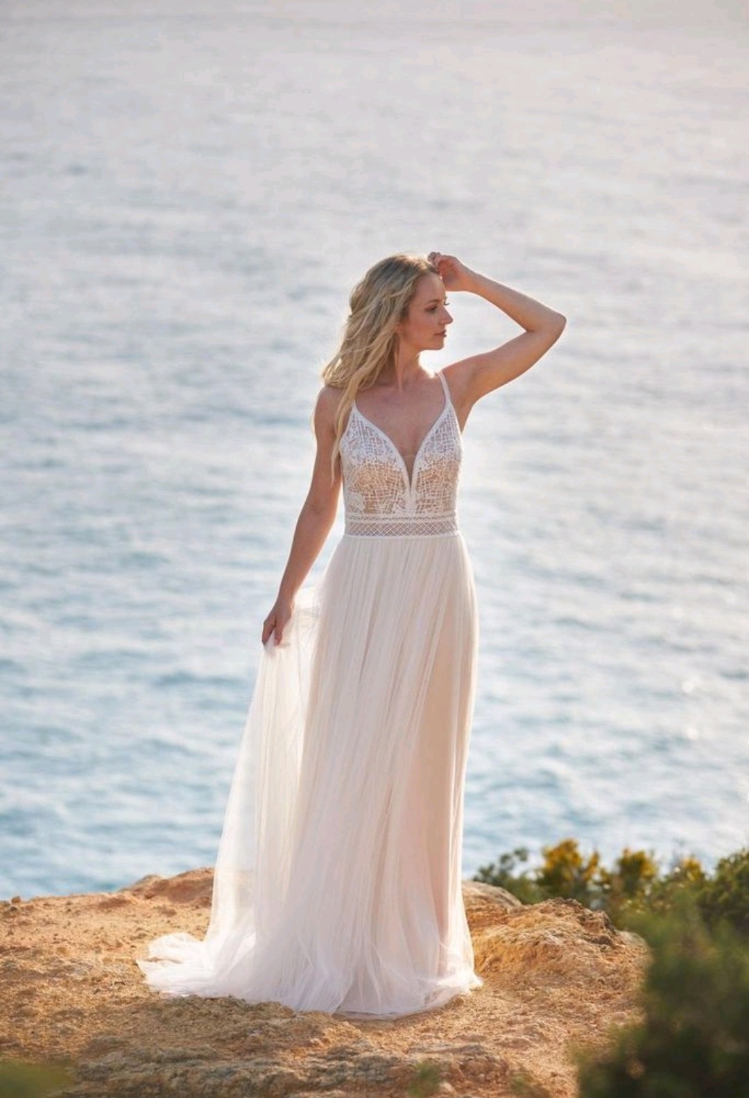 Lovely in White Galerie