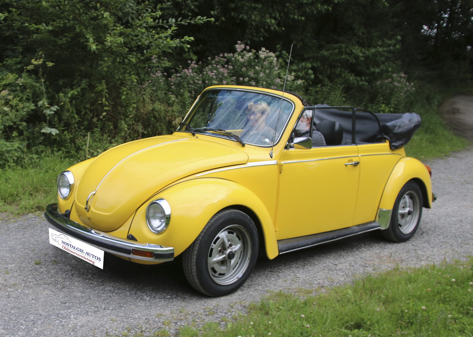 NOSTALGIE-AUTOS - 01