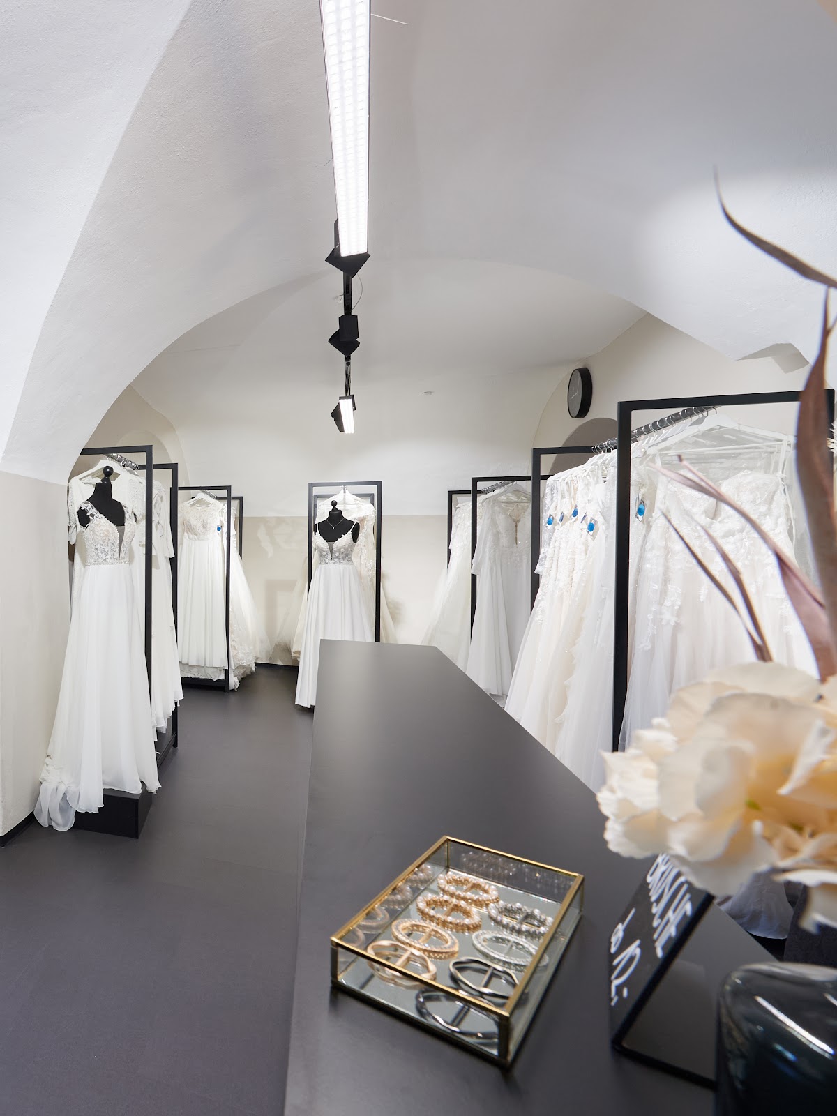 OUTLET by Fräulein Braut Galerie