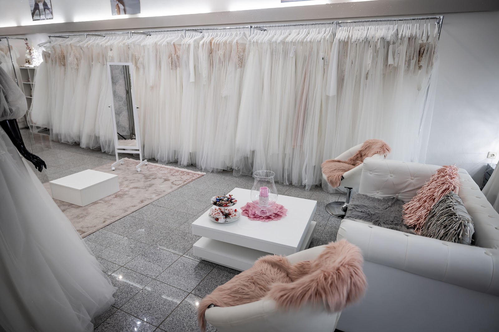 Petite Deluxe Brautmoden Boutique Galerie