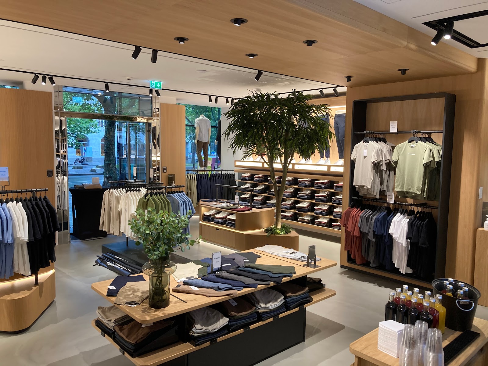 Shaping New Tomorrow Galerie