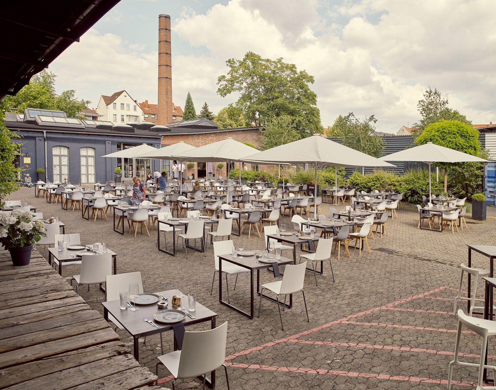 THE GUEST - fine events // Helmkehof Galerie