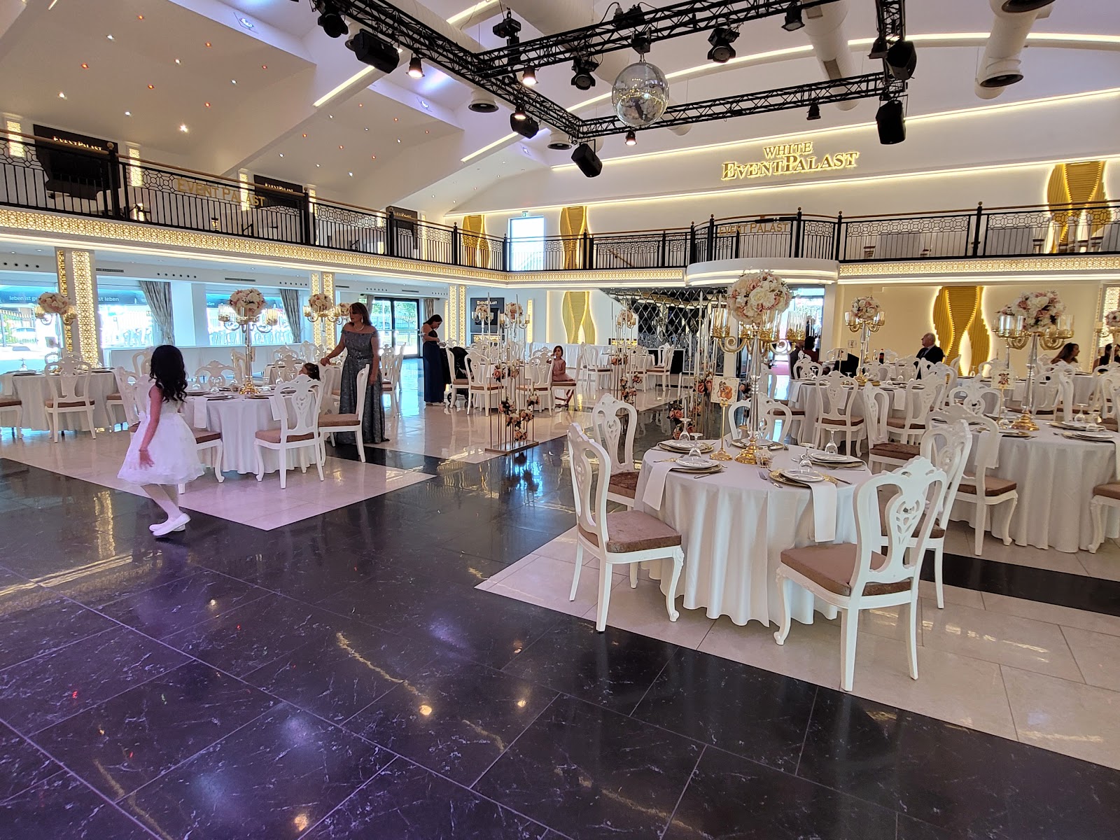 White Event Palast | Hochzeitssaal Stuttgart - 01